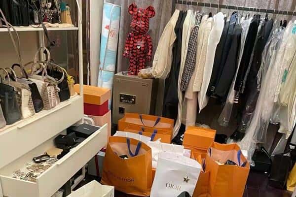 承德市鹰手营子矿回收一线品牌衣服